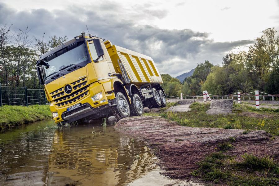  Mercedes-Benz Arocs 4151 K 8x8/4 Meiller Hinterkipper 2017 года  (фото 14 из 19)